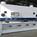 Máquina cortadora de guillotina hidráulica CNC exportada a Chile