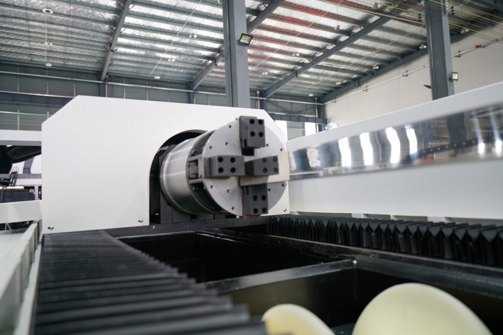 Fabricante de cortadoras láser automáticas CNC cuadrado redondo ss ms gi metal hierro acero inoxidable tubo fibra láser máquina de corte de tubos